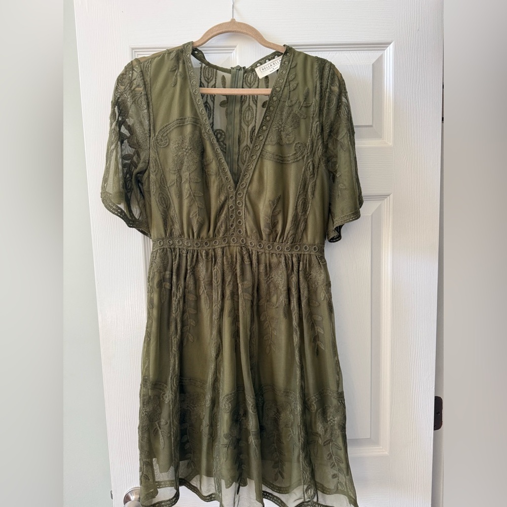 Bella Ella Green Lace Holiday Dress EUC